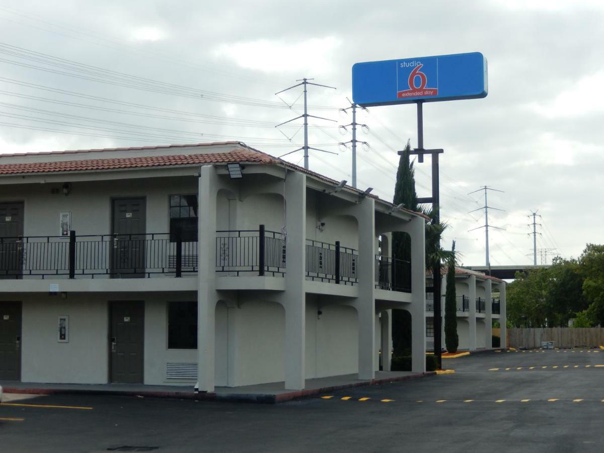 Studio 6-Houston, Tx - Intercontinental Airport South ภายนอก รูปภาพ